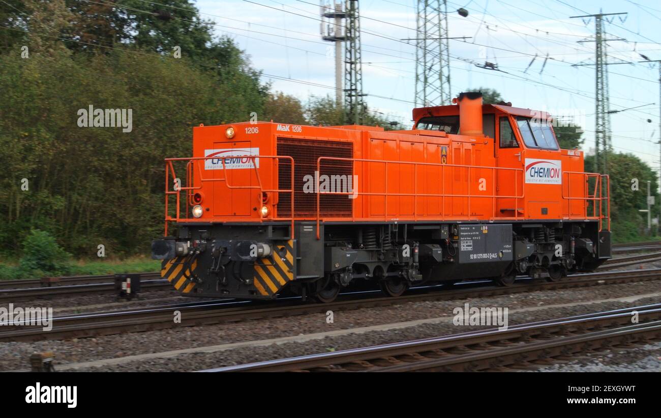 Una locomotiva per trasporto diesel idraulica MaK / Vossloh G1206, gestita da Chemion, a Colonia-Gremberg, Germania, Europa. Foto Stock