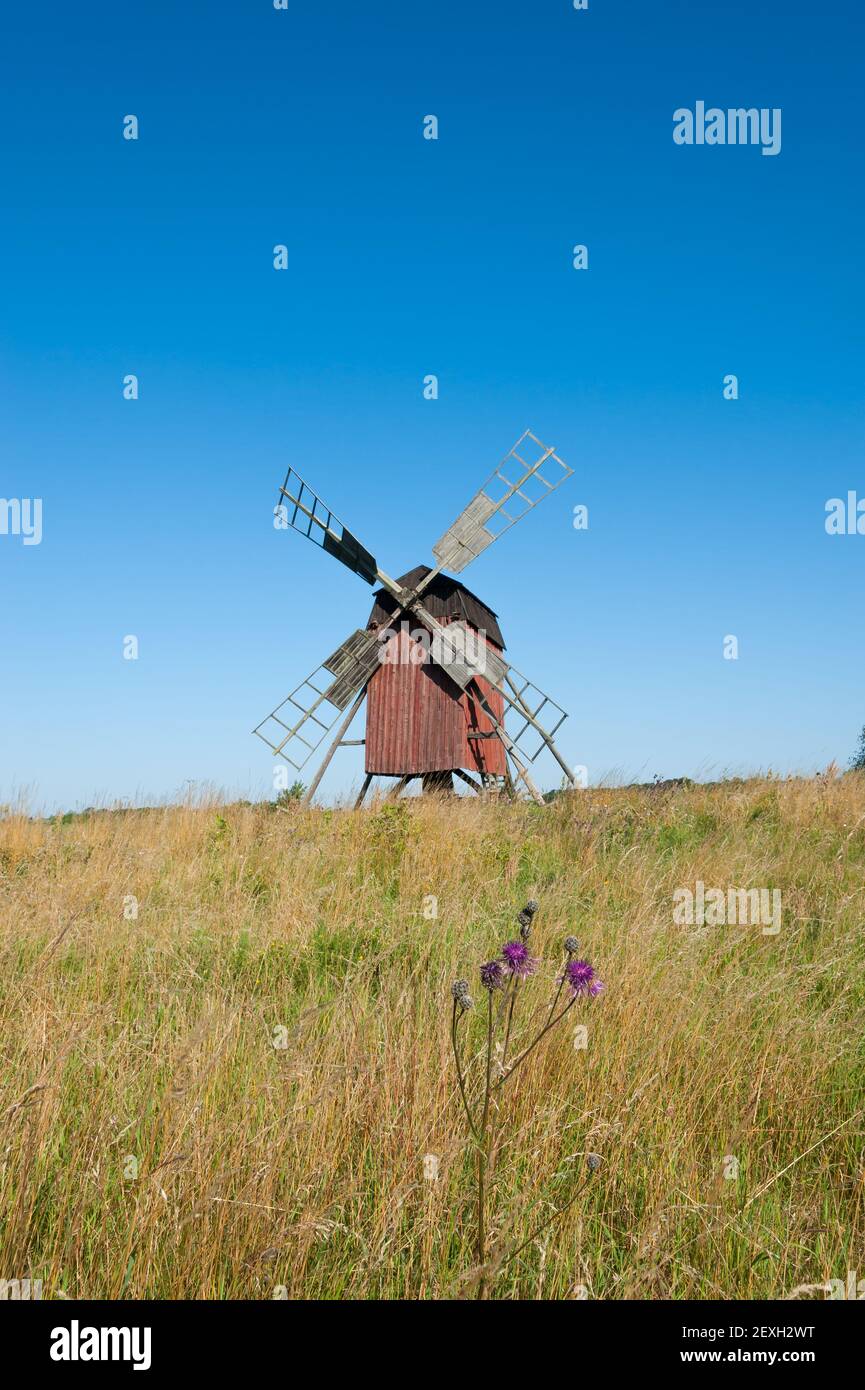 Antico mulino a vento sull'isola di Ã-Land, Svezia Foto Stock