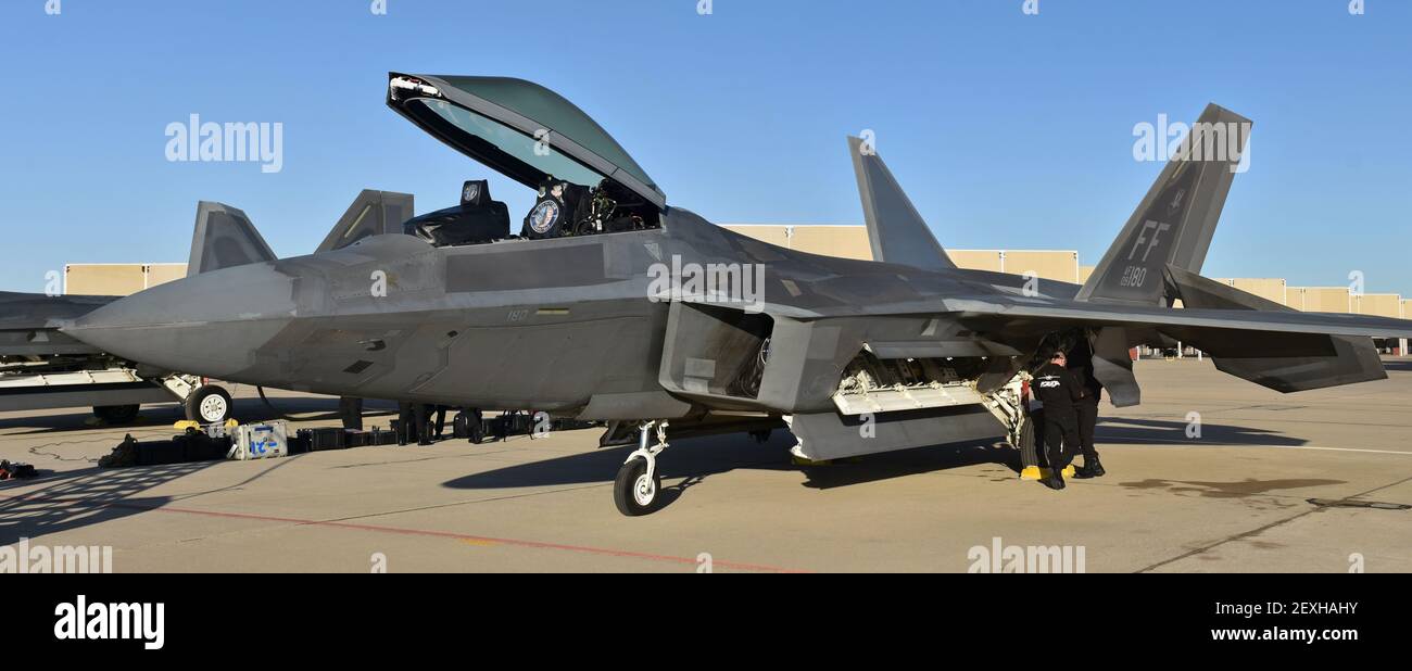 Un aereo da combattimento Air Force F-22 Raptor con la tettoia su Foto Stock