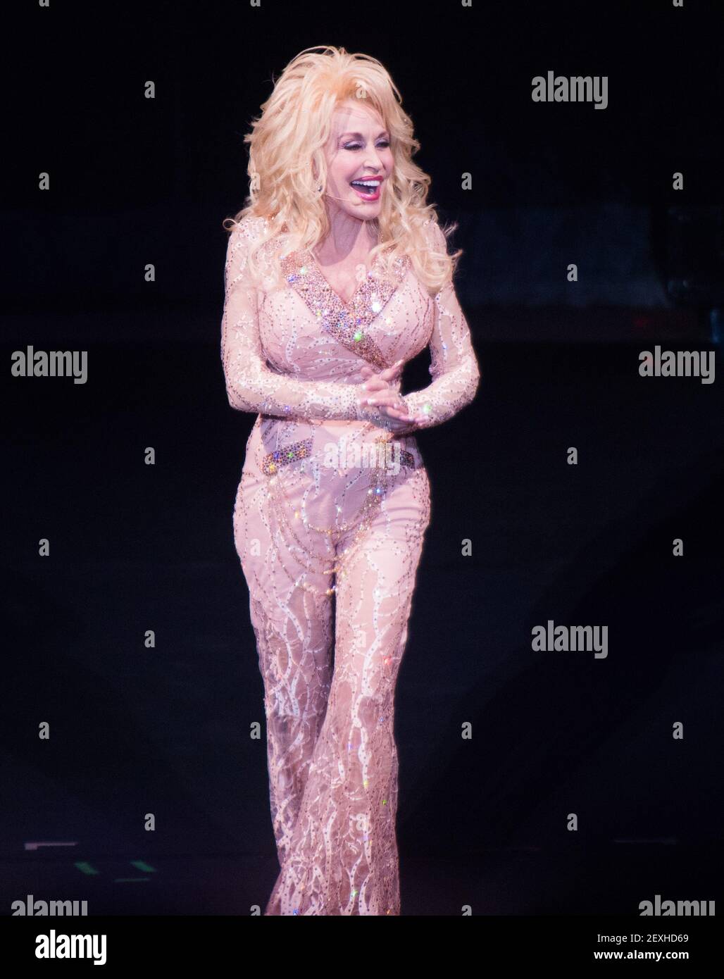 Dolly Parton si esibisce presso lo Shoreline Amphitheatre il 24 settembre 2016 a Mountain View, California. (Foto di Chris Tuite/ImageSPACE) *** utilizzare credito dal campo di credito *** Foto Stock
