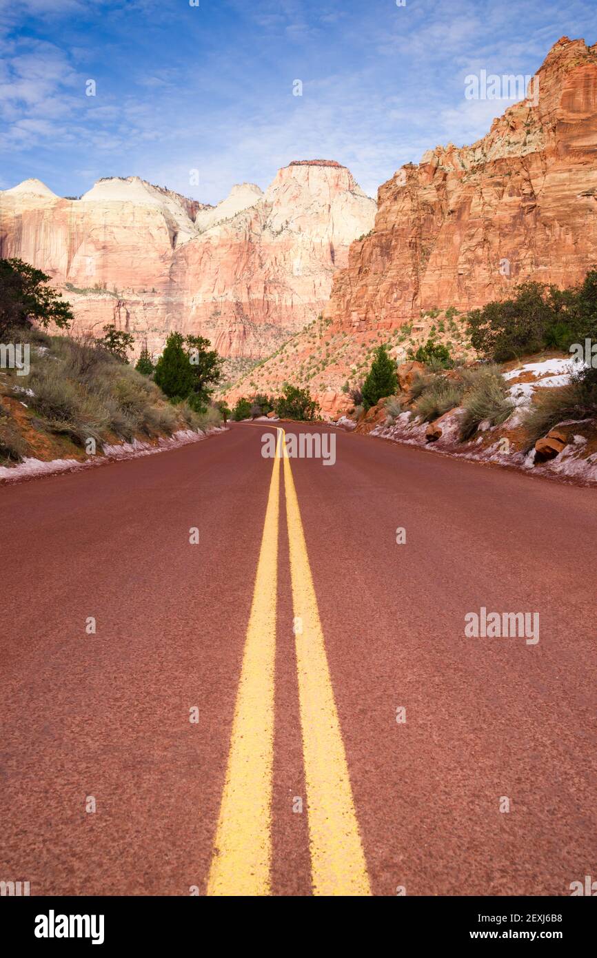 Autostrada 9 Zion Park Blvd Road Buttes altare del sacrificio Foto Stock