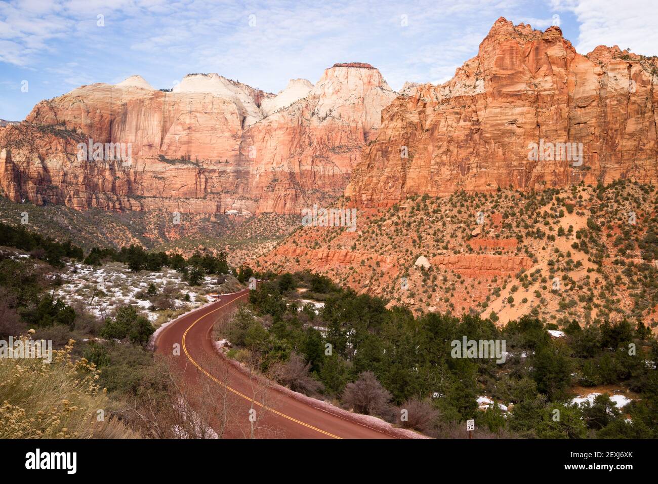 Autostrada 9 Zion Park Blvd Road Buttes altare del sacrificio Foto Stock