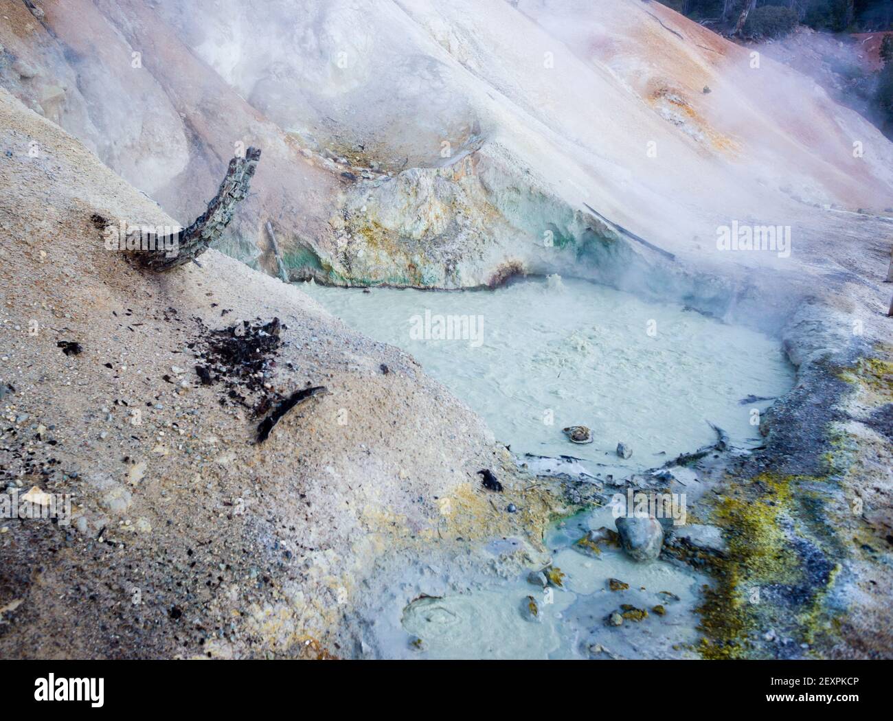 Stagni bollenti bollenti caldi di ricerca Lassen Volcanic Area Foto Stock