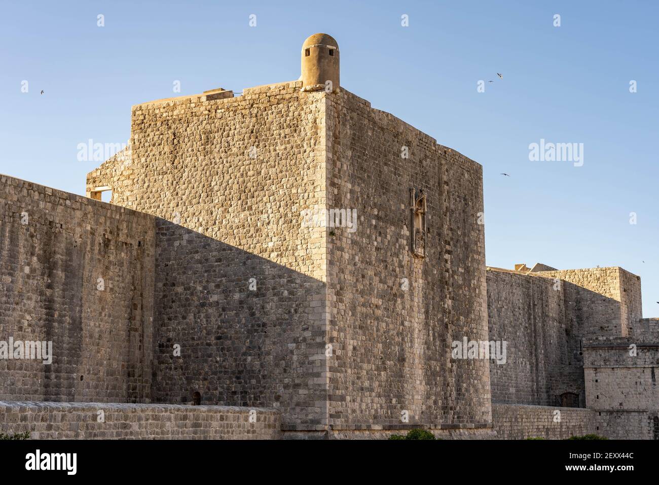 Fortezza di pietra all'alba del mattino nella città vecchia di Dubrovnik Pile Gate in Croazia estate Foto Stock
