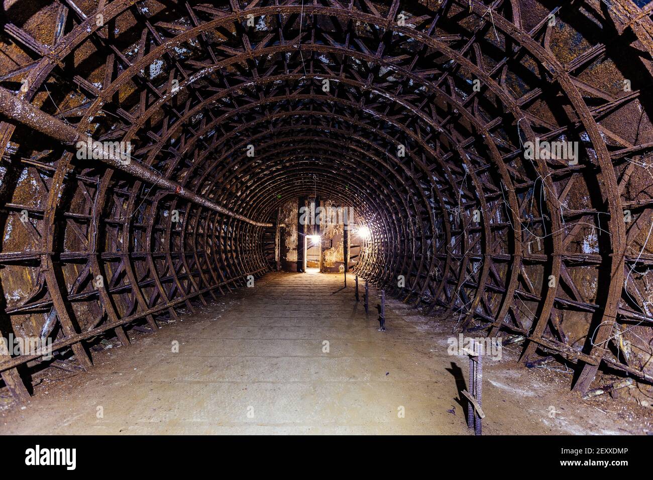 Costruzione sotterranea. Costruzione di bunker o metropolitana Foto Stock