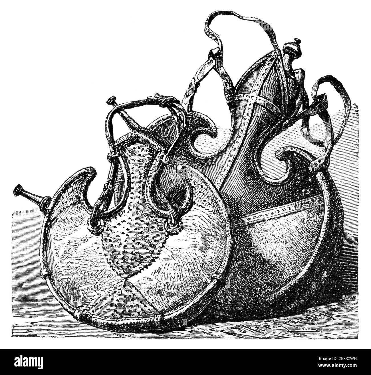 Caraffa d'acqua in pelle tradizionale dall'India. Cultura e storia dell'Asia. Immagine in bianco e nero d'epoca. 19 ° secolo. Foto Stock