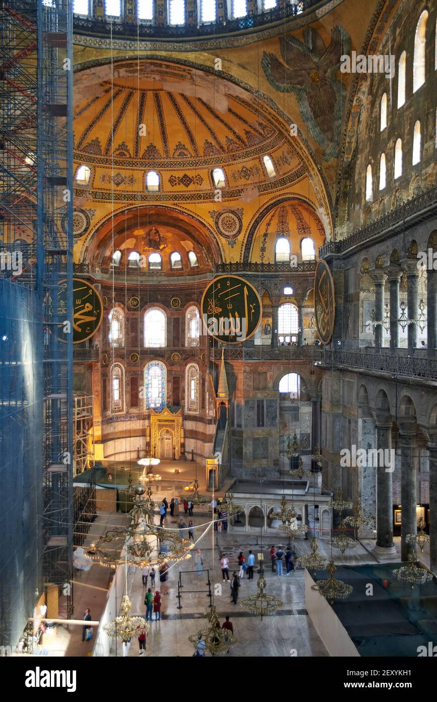 Istanbul, Turchia - 5 maggio 2017: Hagia Sophia era una basilica patriarcale greco-ortodossa cristiana, in seguito una moschea imperiale, ed ora un museo. Foto Stock