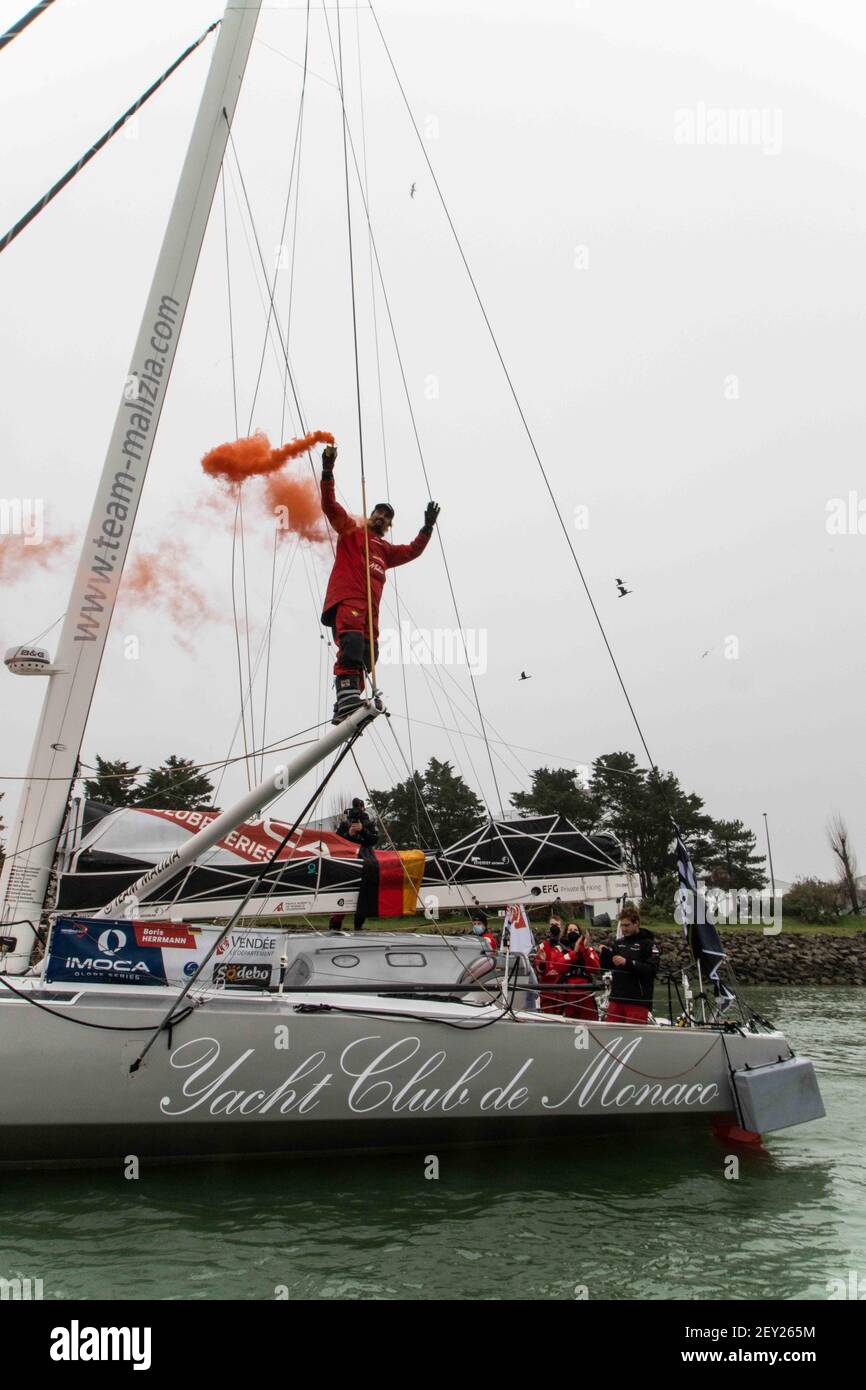 Boris Herrmann (ger), 4°, navigando sull'Imoca SeaExplorer - Yacht Club de Monaco durante l'arrivo del 2020-2021 Vendée Globe dopo 80 giorni, 14 ore, 59 minuti e 45 secondi, 9° edizione della gara mondiaria senza sosta, il 27 gennaio 2021 a Les Sables-d'Olonne, Francia - Foto Martin Keruzoré / DPPI Foto Stock