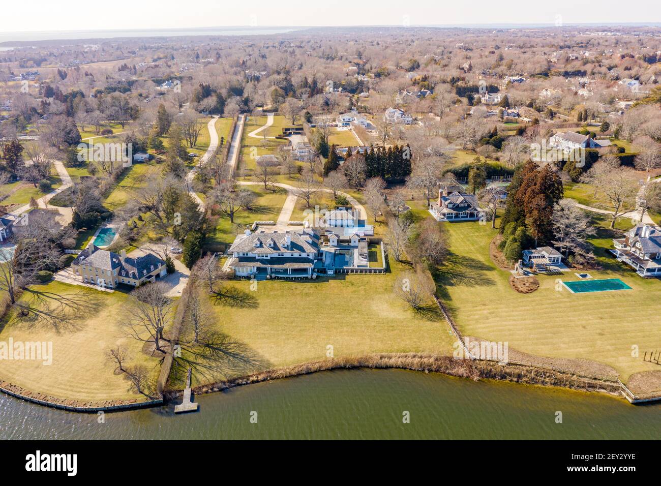 Vista aerea delle case sul lago agawam, Southampton, NY Foto Stock