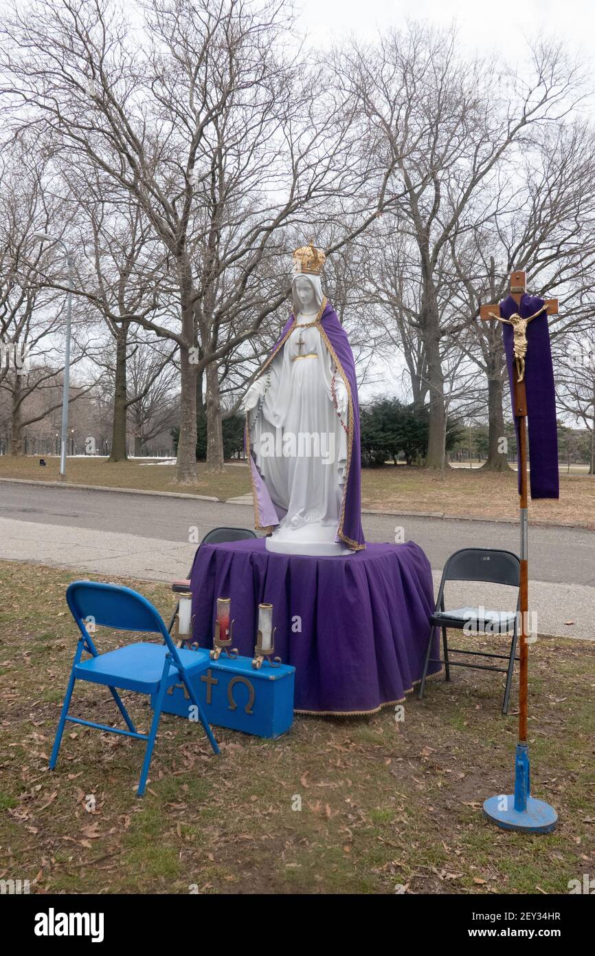 L'altare nel luogo in cui Veronica Lueken ricevette le sue apparizioni di Gesù e Maria. Dove i seguaci adorano nel parco di Flushing Meadows Corona Park Foto Stock