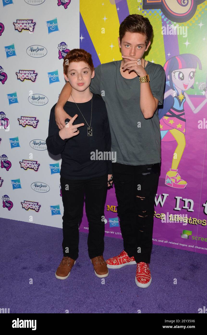 27 settembre 2014 - Hollywood, California - Thomas Barbusca, Ethan Cutkosky. Arrivi per la prima di Los Angeles di 'My Little Pony Equestria Girls Rainbow Rocks' tenuta al TCL Chinese 6 Theatre di Hollywood, CA. Photo Credit: Birdie Thompson/AdMedia/Sipa USA Foto Stock