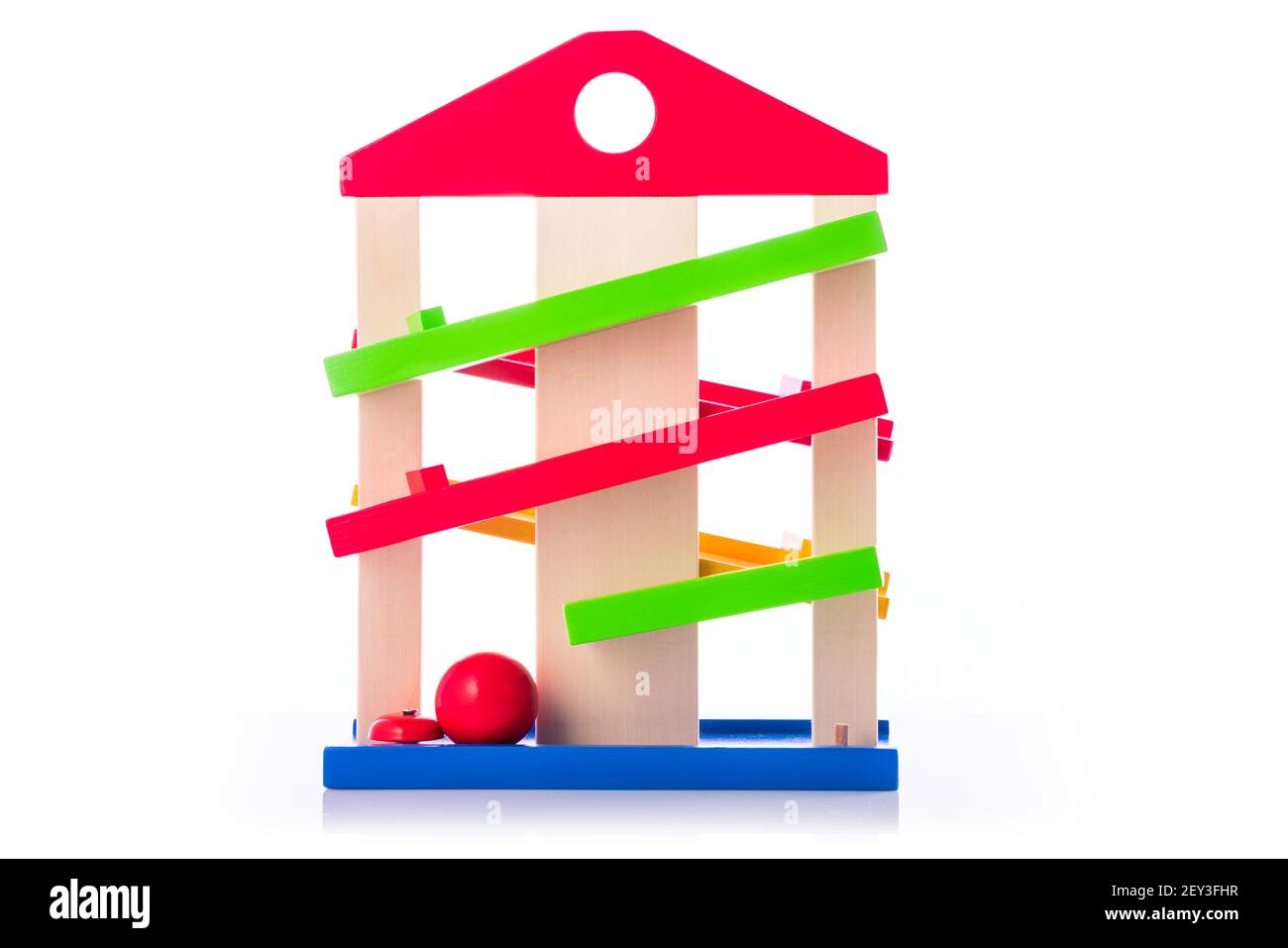 Giocattolo in legno per bambini, isolato su bianco Foto Stock