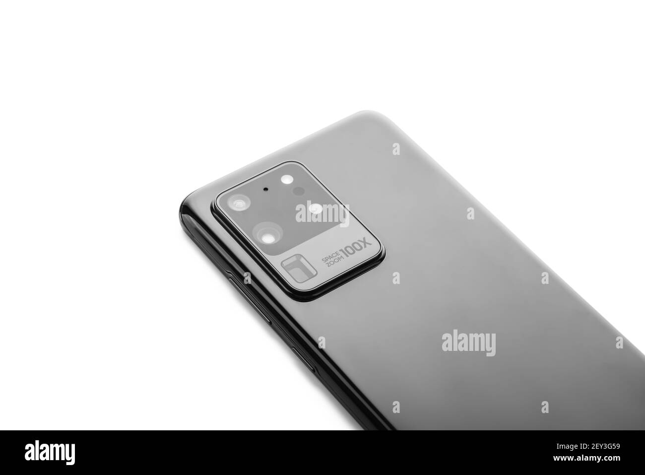Varna, Bulgaria - Febbraio, 12, 2021: Studio shot di uno smartphone Samsung Ultra S20 5g, con 108 MP, octa-core e 1440 x 3120 pixel, Display Resol Foto Stock