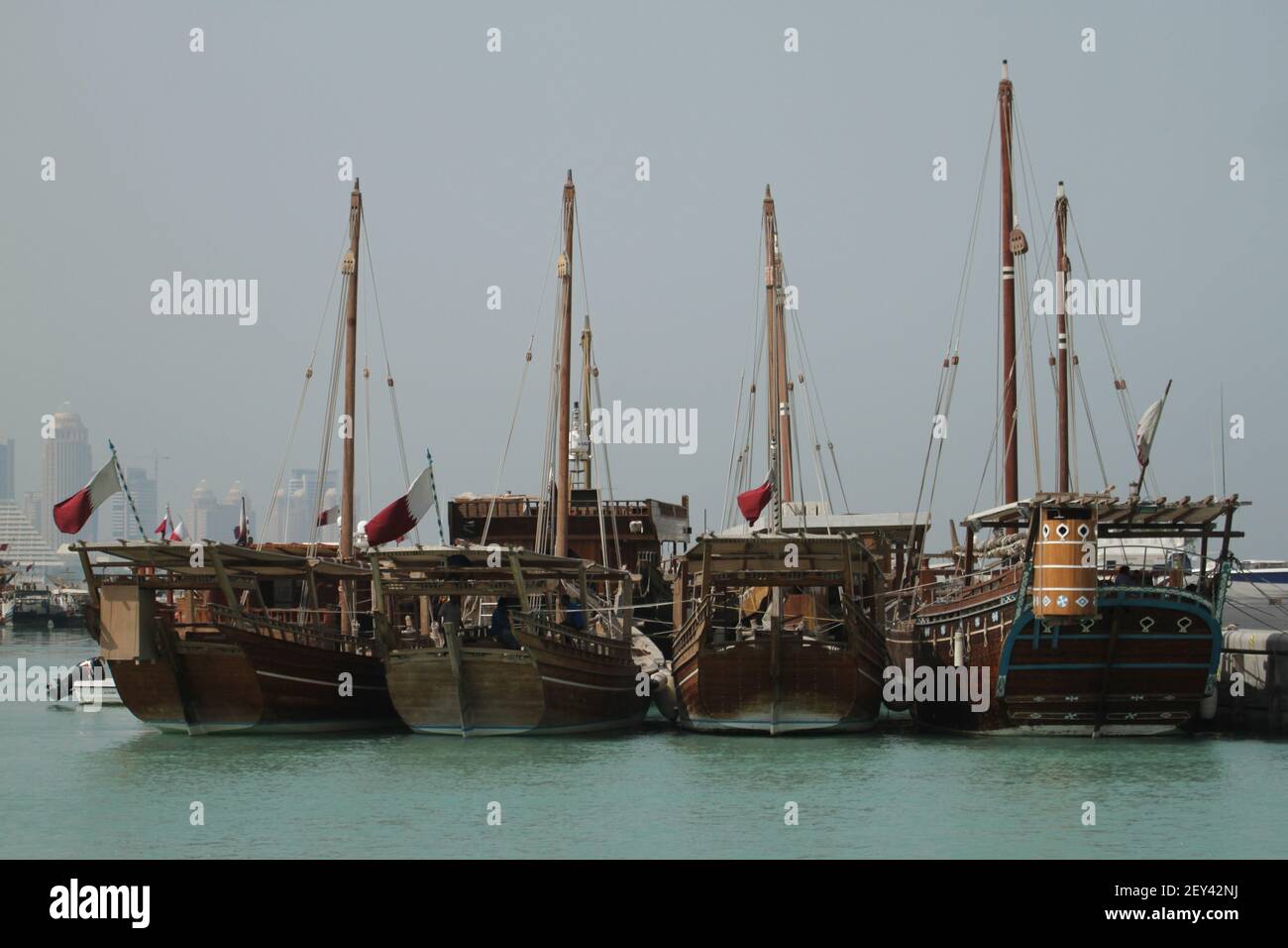 Doha, Qatar. 22 aprile 2014. I dhows attraccano al porto di Doha. Foto: David Mbiyu /Sipa USA Foto Stock