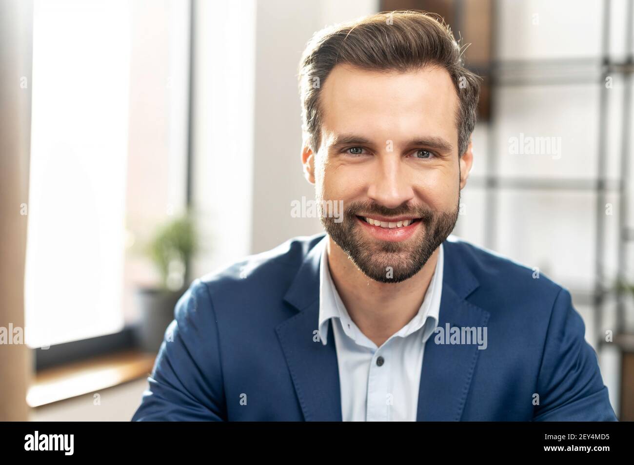 Elegante e moderno abbigliamento costoso stile di vita concetto persona.  Primo piano ritratto fotografico di un