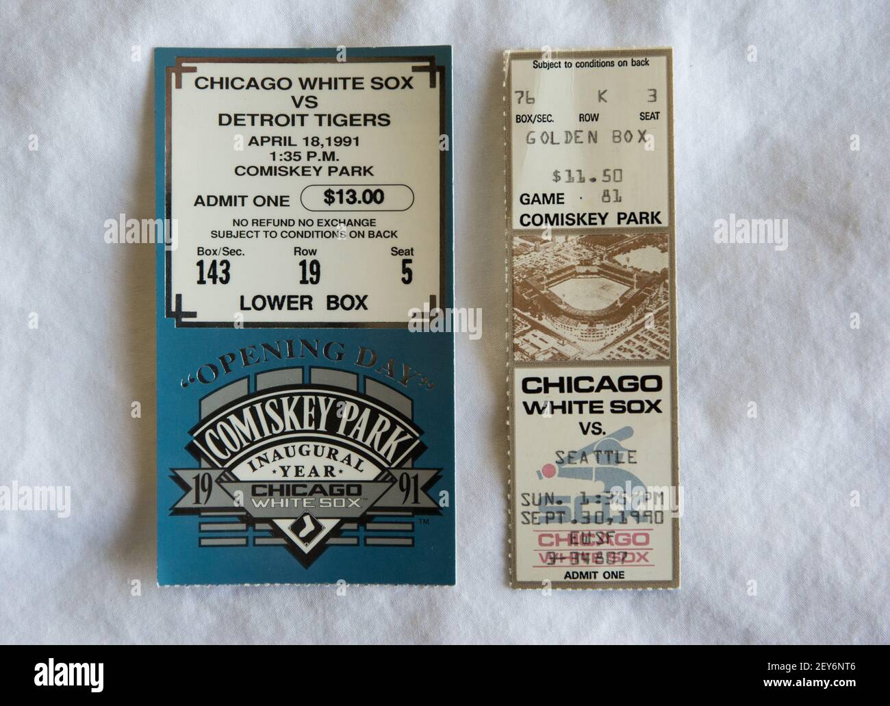 Brian Schwartz, proprietario dei cimeli di Schwartz Sports, mostra i suoi biglietti d'annata per gli eventi sportivi a Chicago il 25 novembre 2014 presso il suo magazzino a Buffalo Grove, Ill. (Foto di Zbigniew Bzdak/Chicago Tribune/TNS/Sipa USA) Foto Stock