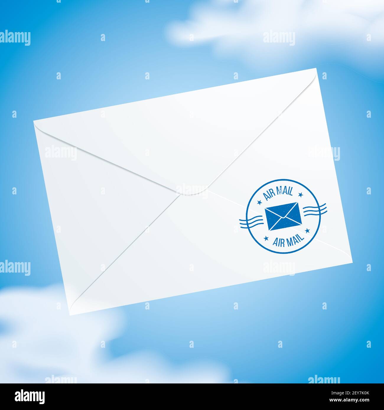 Busta bianca ripiegata con francobollo di servizio postale Air Mail, che vola nel cielo con le nuvole. Illustrazione vettoriale del concetto di messaggio volante, con spazio di copia. Illustrazione Vettoriale