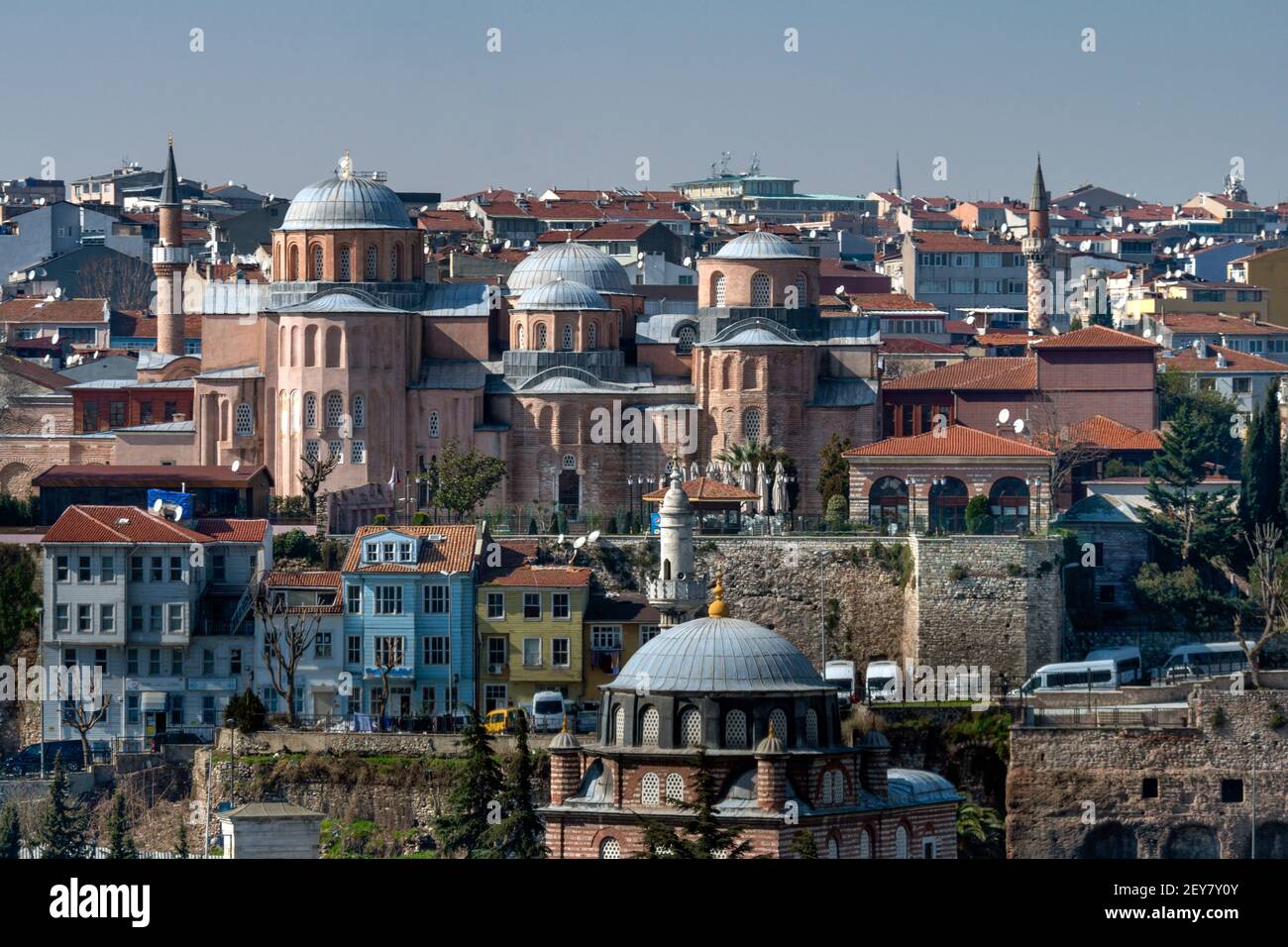 Moschea Zeyrek (Monastero del Pantocratore) nel distretto di Fatih di Istanbul, Turchia Foto Stock