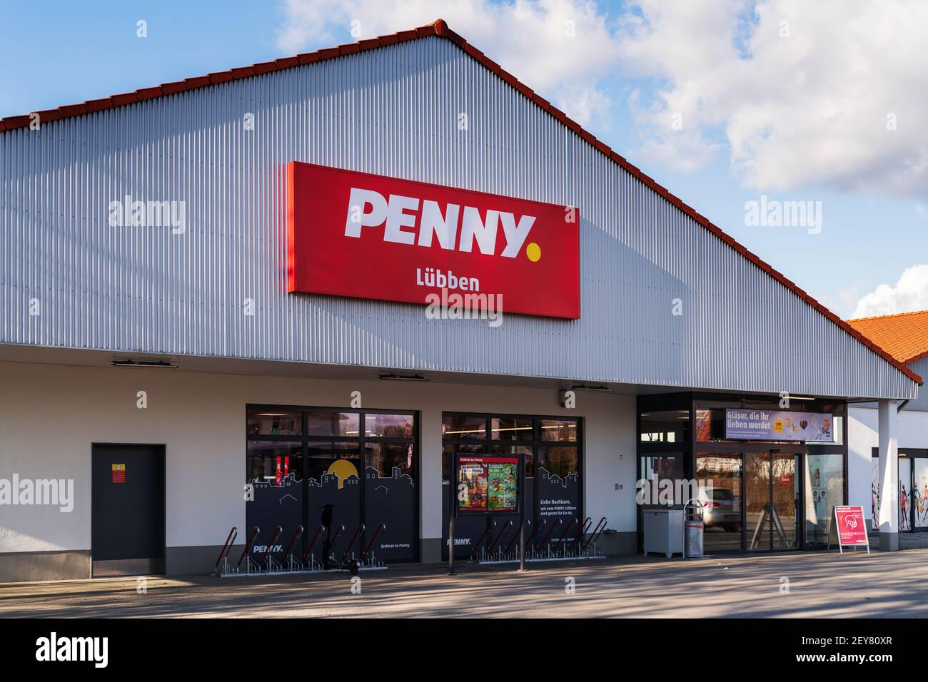 Germania , Lübben , 05.03.2021 , scritta Penny su un Marke Penny Foto Stock