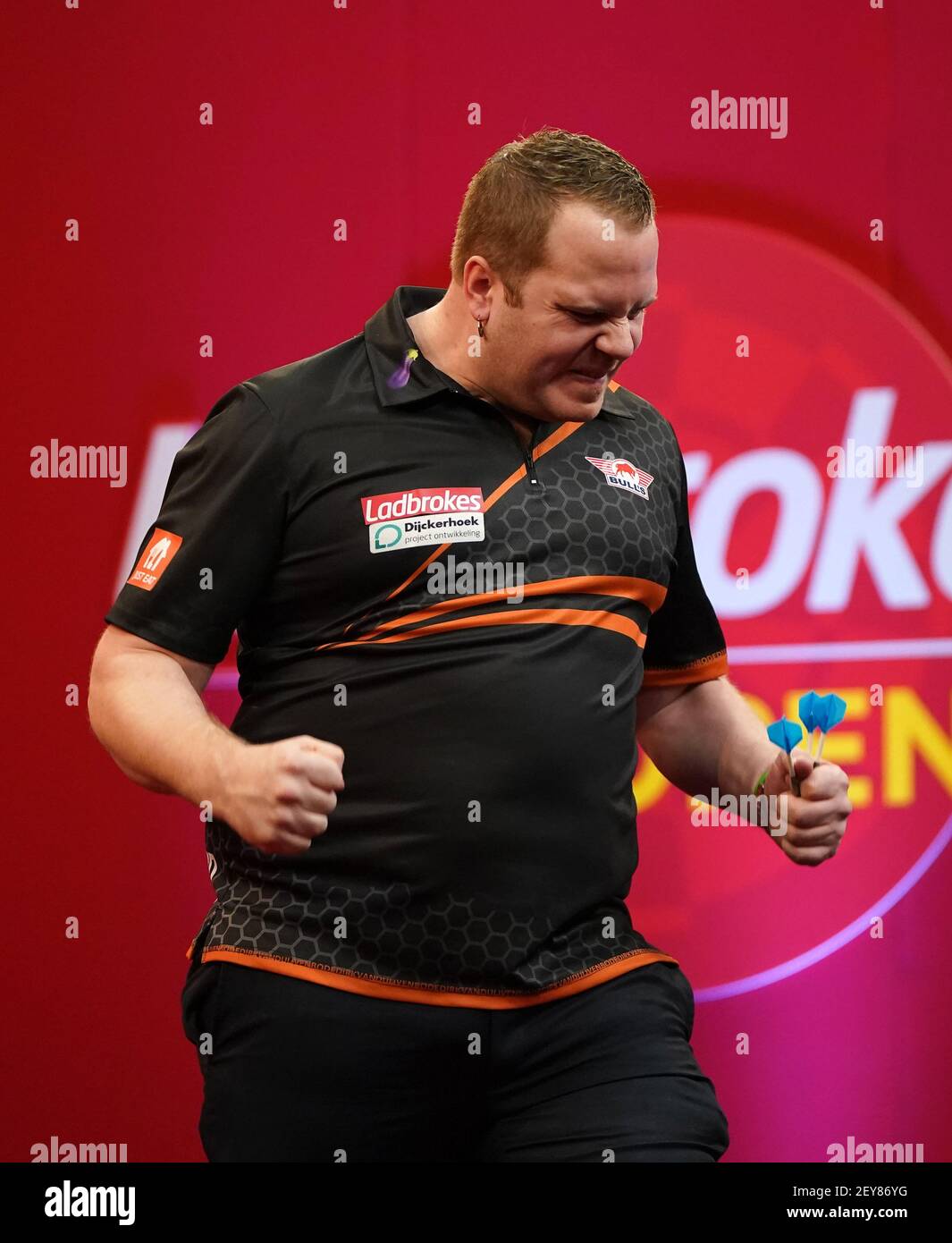 Dirk van Duijvenbode festeggia durante il primo giorno del torneo Ladbrokes UK Open 2021 alla Marshall Arena, Milton Keynes. Data immagine: Venerdì 5 marzo 2021. Foto Stock