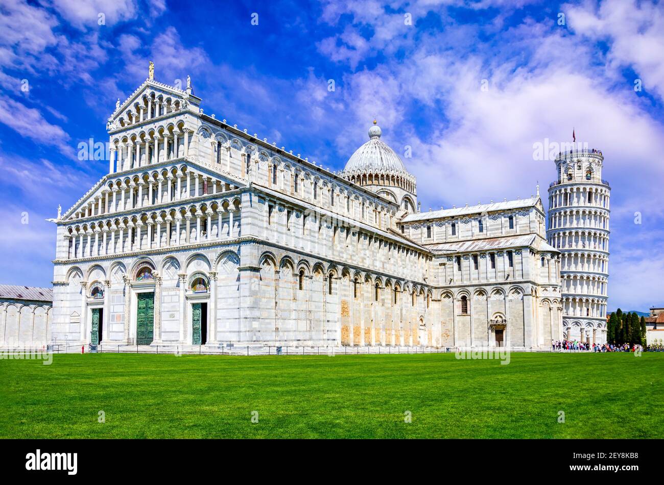 Pisa, Italia. Campo dei Miracoli, il Duomo e la famosa Torre Pendente in Toscana. Foto Stock