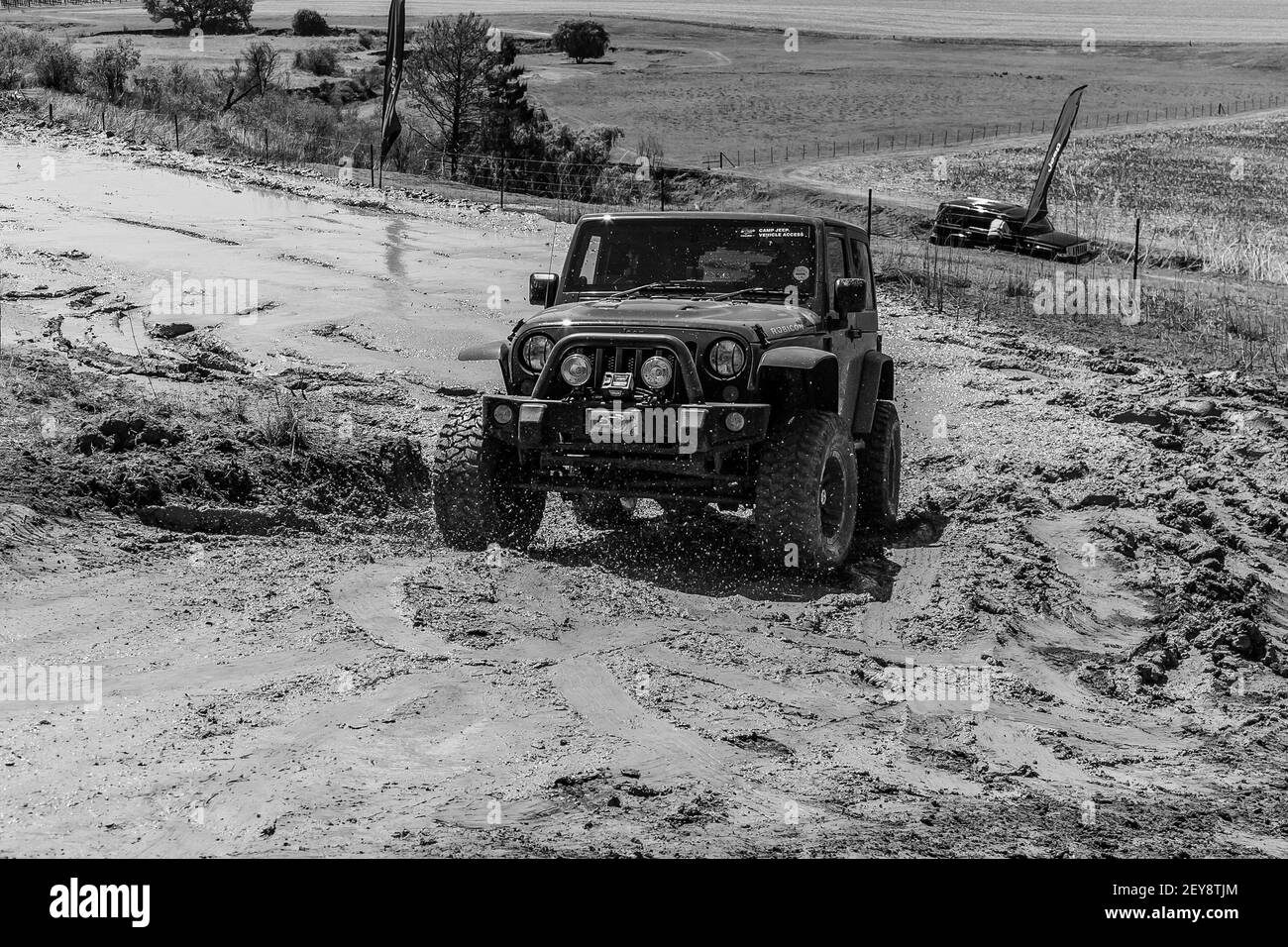 HARRI, SUDAFRICA - 06 gennaio 2021: Harrismith, Sudafrica - 02 2015 ottobre: Addestramento del driver di fango 4x4 al Camp Jeep nel Drakensberg Foto Stock