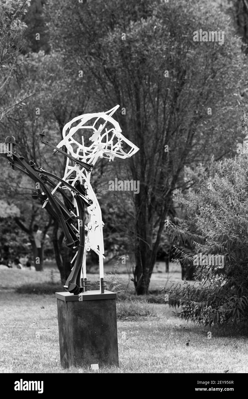 JOHANNESBURG, SUDAFRICA - 05 gennaio 2021: Johannesburg, Sudafrica - 09 2015 maggio: Mostra di sculture d'arte all'aperto al Nirox Park Foto Stock