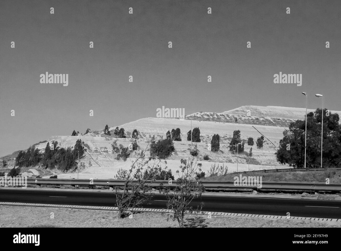 JOHANNESBURG, SUDAFRICA - 06 gennaio 2021: Johannesburg, Sudafrica, 11 settembre 2011, Discariche di materiale di scarto per miniere d'oro vicino all'autostrada Foto Stock