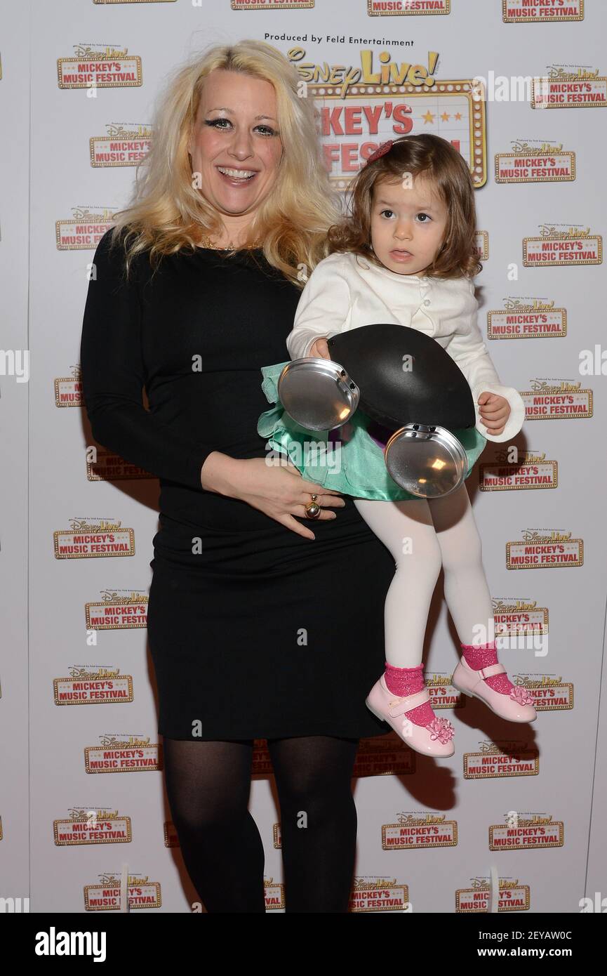 La celebrità DJ Concetta Kirschner, conosciuta anche come Princess Superstar, e sua figlia frequentano Disney Live! Mickey's Music Festival al Madison Square Garden di New York, NY, il 23 marzo 2013. (Foto di Anthony Behar/Sipa USA) Foto Stock