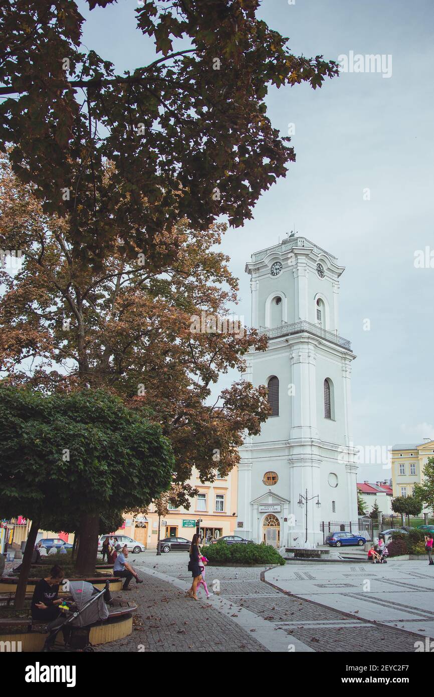 Przemysl, Polonia - Ottobre, 2016: Torre dell'Orologio tardo Barocca, Wieza zegarowa, eretta nel 1775-1777 come campanile della Cattedrale dell'Unione. Museo di Bells An Foto Stock