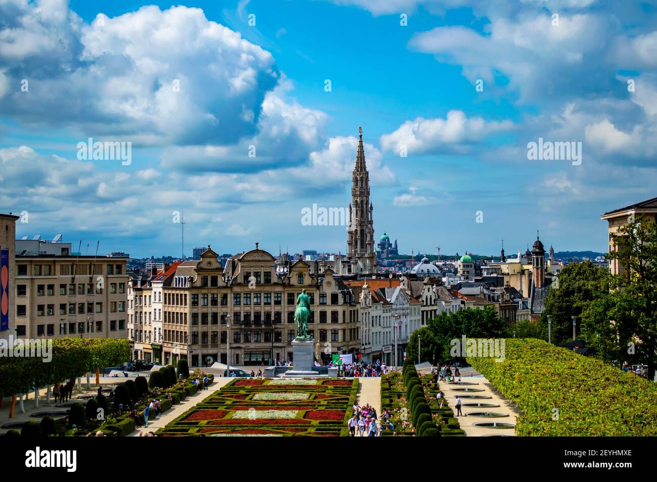 Bruxelles, Belgio - 13 luglio 2019: Paesaggio urbano di Bruxelles, Belgio, in una soleggiata giornata estiva Foto Stock