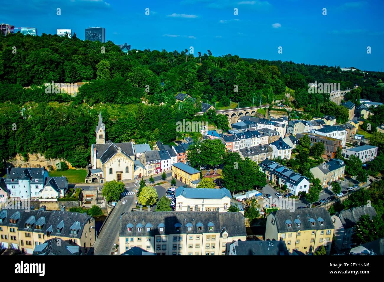 Lussemburgo, Lussemburgo - 15 luglio 2019: Splendida vista della città vecchia di Lussemburgo in una giornata estiva soleggiata Foto Stock