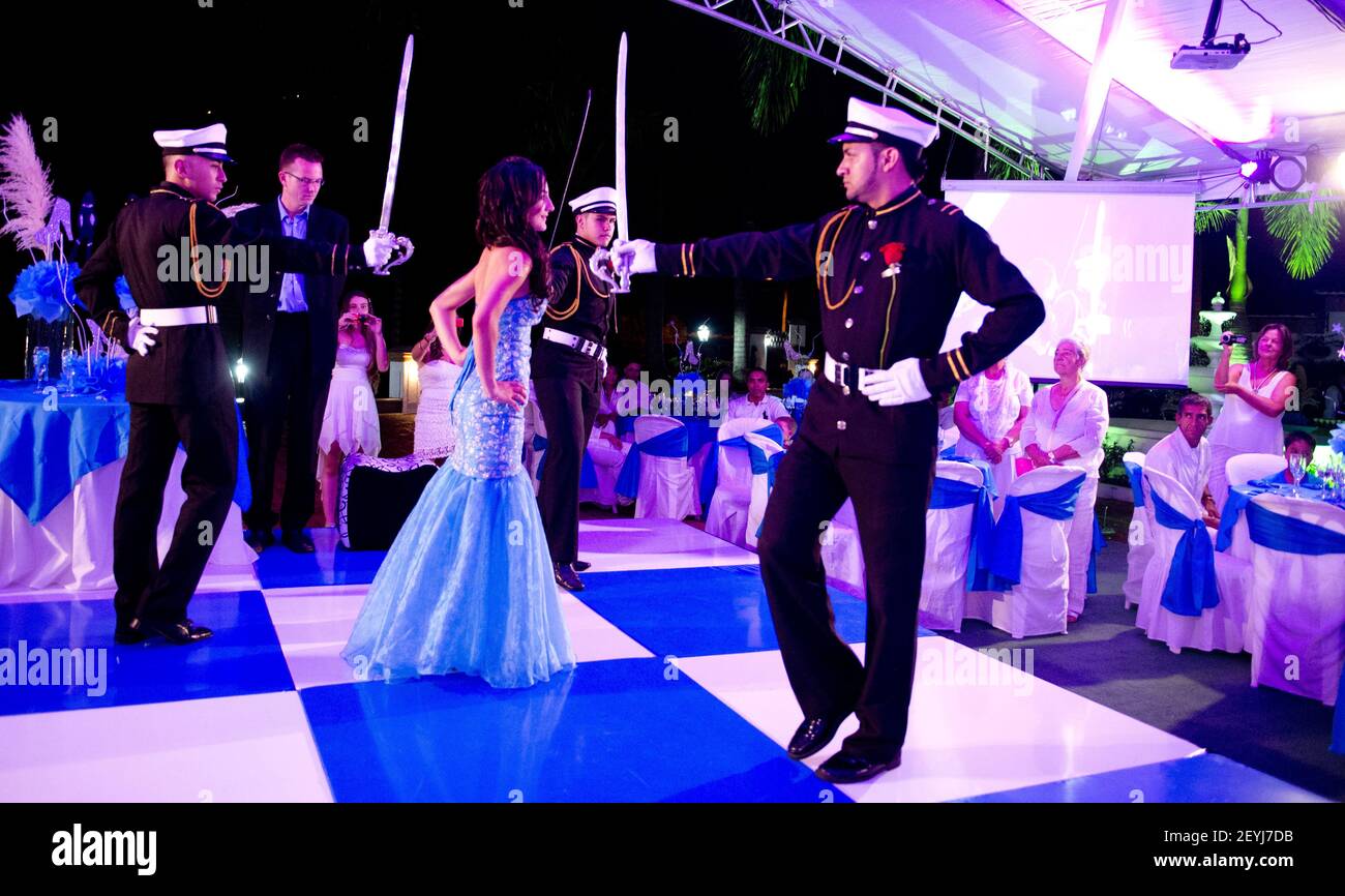 Medellin, Colombia - Ashly Carvajal, 15 anni, celebra la sua era QuinceaÃ±(Lit.  Significa uno (F.) che è quindici), talvolta chiamata fiesta de vince  aÃ±os, fiesta de quinceaÃ±era, vince aÃ±os o semplicemente mela