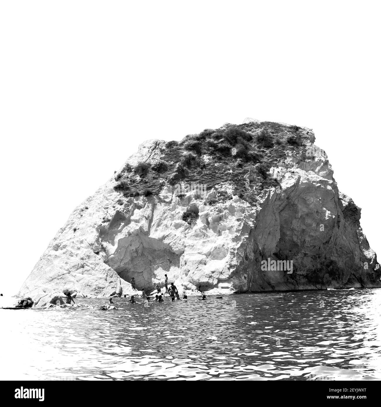 Collina e rocce sulla spiaggia estiva in europa grecia isola di santorini Foto Stock