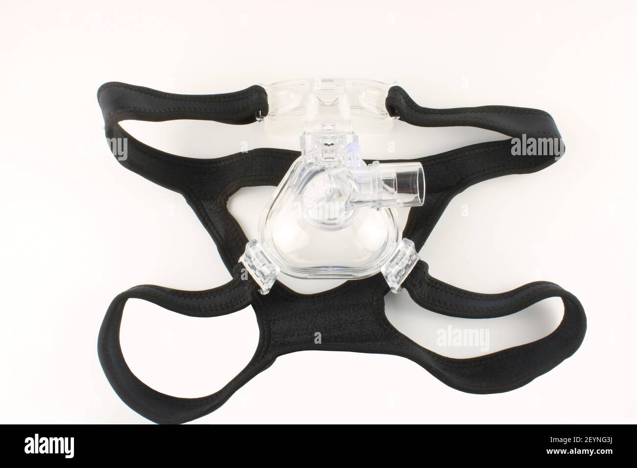 La maschera nasale è un dispositivo di ventilazione per la terapia CPAP o  bilivello. Viene utilizzato da personale medico per la trasmissione di  ossigeno ai pazienti Foto stock - Alamy