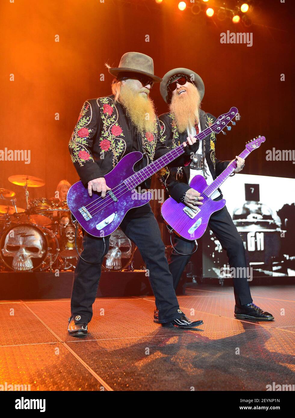 Frank Beard, Dusty Hill e Billy Gibbons of ZZ Top si esibisce all'Hard Rock Live! Al Seminole Hard Rock Hotel & Casino di Hollywood, Florida, il 28 dicembre 2013.(Foto di JL/Sipa USA) Foto Stock