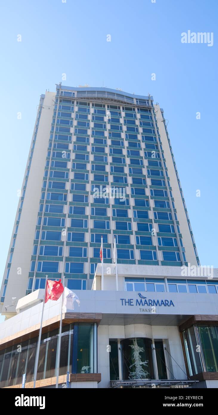 Turchia. Istanbul 04.03.2021. istanbul uno degli hotel più conosciuti dell'hotel marmara in piazza taksim durante il giorno di sole. Foto Stock