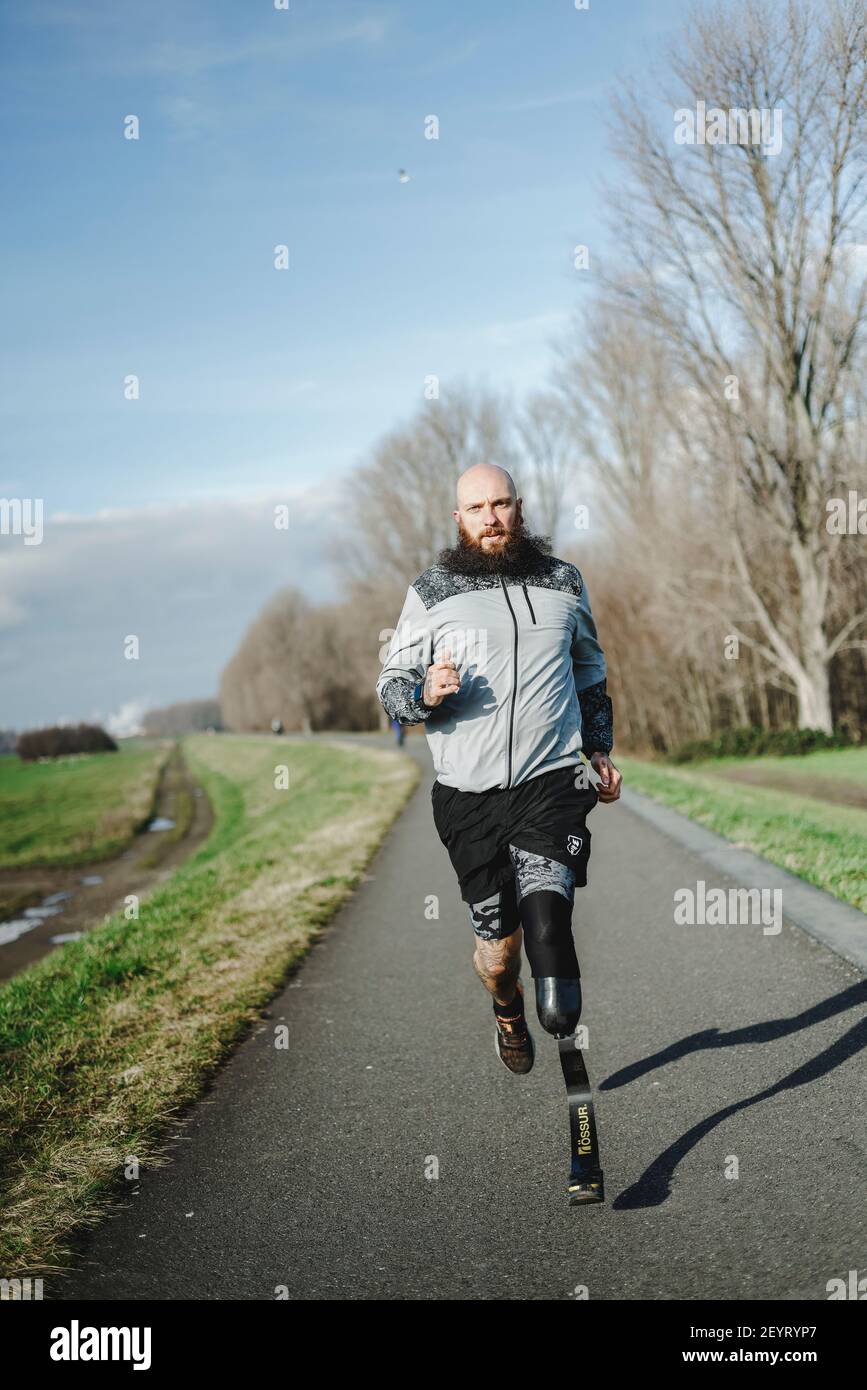 eseguire l'addestramento con protesi sportive Foto Stock