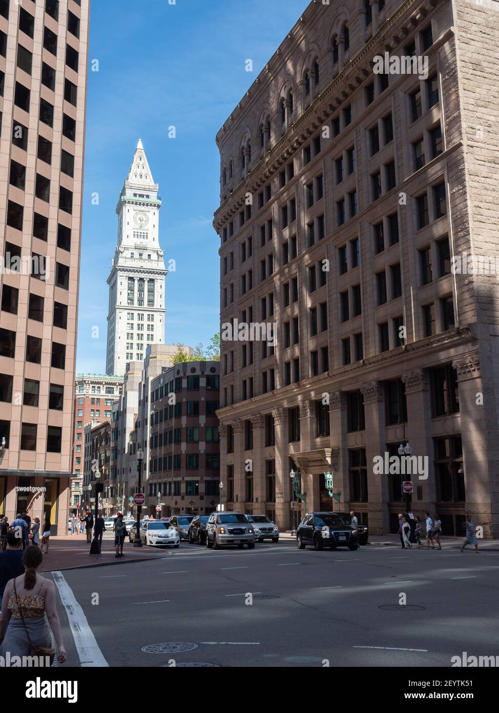 Immagine della Custom House Tower che sovrastante gli edifici circostanti. Foto Stock