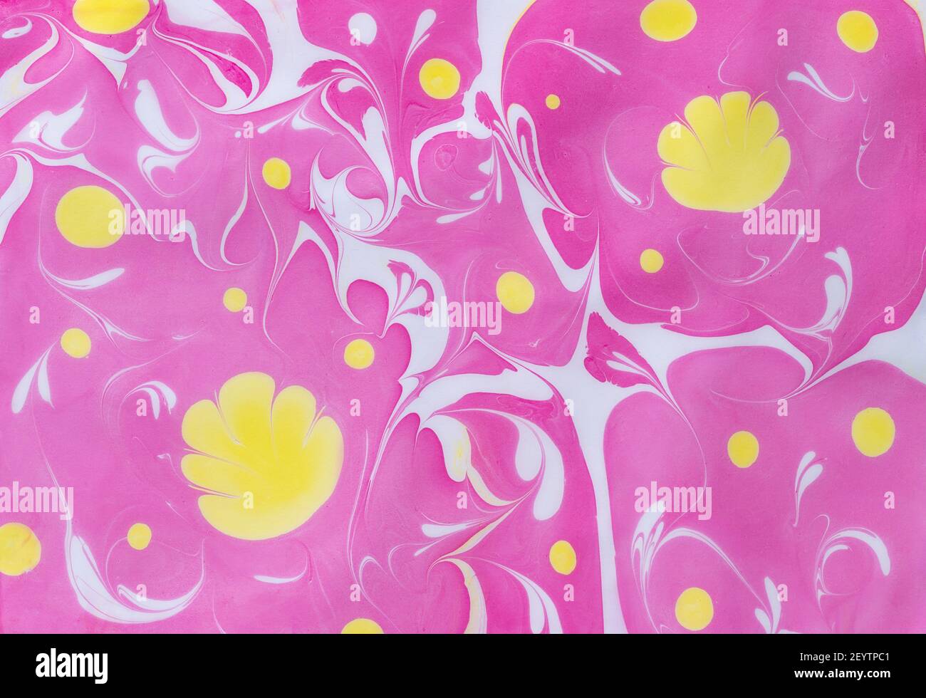motivo floreale con blot giallo e onde bianche su rosa sfondo Foto Stock