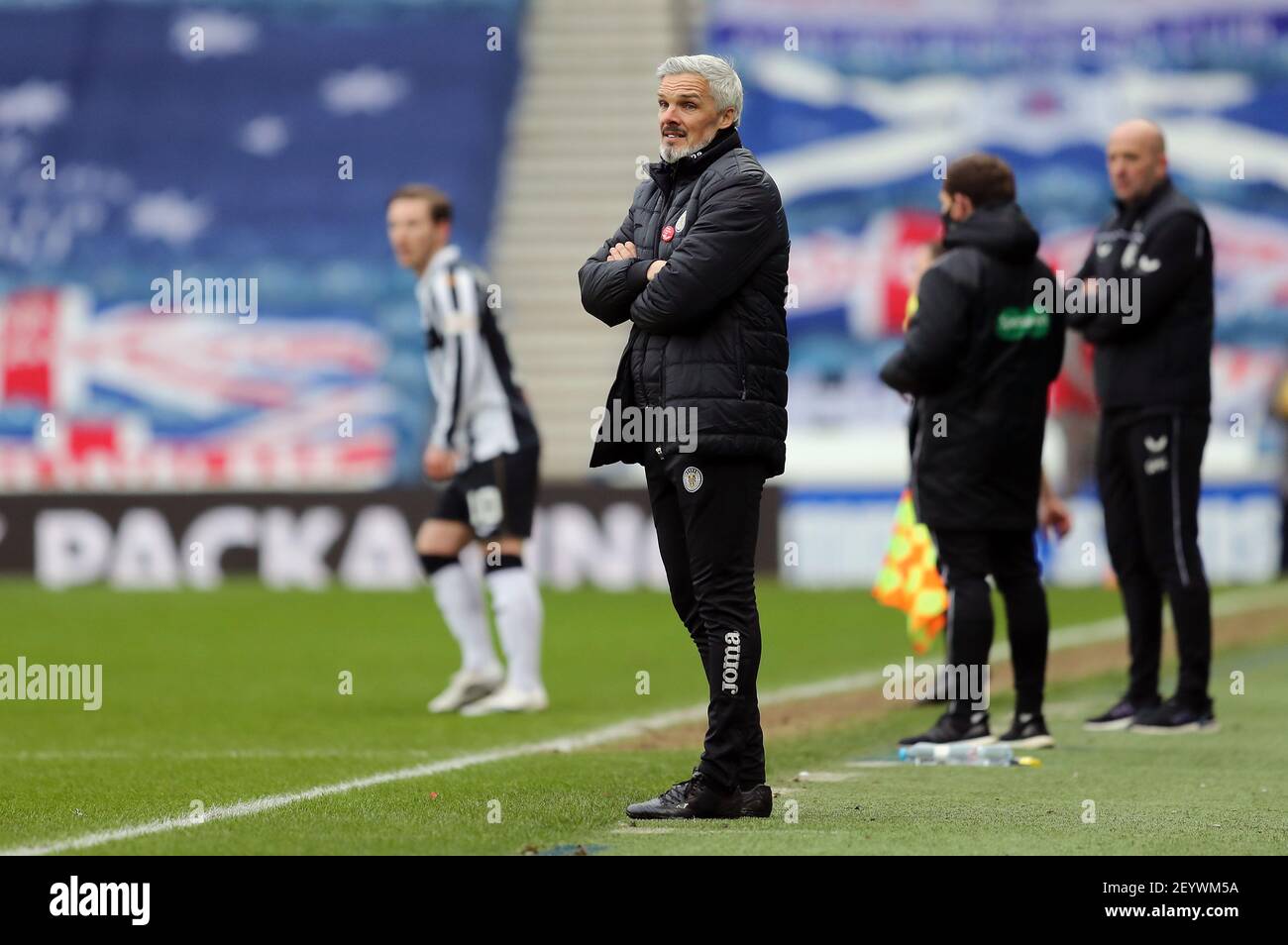 Jim Goodwin, manager di St Mirren, è in prima linea durante la partita di premiership scozzese allo Ibrox Stadium di Glasgow. Data immagine: Sabato 6 marzo 2021. Foto Stock