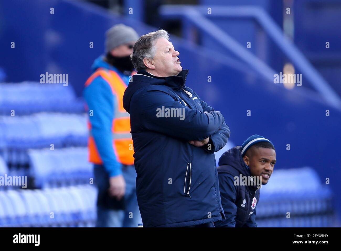 Birkenhead, Regno Unito. 06 marzo 2021. John Yems, responsabile della città di Crawley, si occupa di questo aspetto. EFL Skybet Football League Two match, Tranmere Rovers contro Crawley Town a Prenton Park, Birkenhead, Wirral sabato 6 marzo 2021. Questa immagine può essere utilizzata solo per scopi editoriali. Solo per uso editoriale, è richiesta una licenza per uso commerciale. Nessun uso in scommesse, giochi o un singolo club/campionato/giocatore publications.pic di Chris Stading/Andrew Orchard sports photography/Alamy Live News Credit: Andrew Orchard sports photography/Alamy Live News Foto Stock