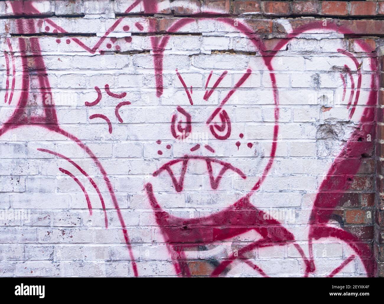 Graffiti di vampiro su muro di mattoni, Berlino, Germania, arte urbana giocosa con personaggio mostruoso ispirato ai fumetti Foto Stock