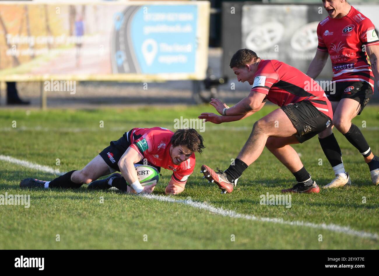 I pirati della Cornovaglia Rhodri Davies segnano la prova vincente durante la partita del Greene King IPA Championship a Mennaye Field, Penzance. Data immagine: Sabato 6 marzo 2021. Foto Stock