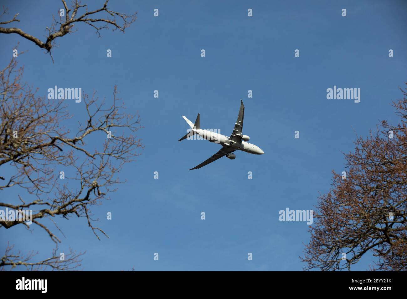 RAF Poseidon volo di pattuglia marittima su Elgin vicino a Lossiemouth Base aerea in Scozia Foto Stock