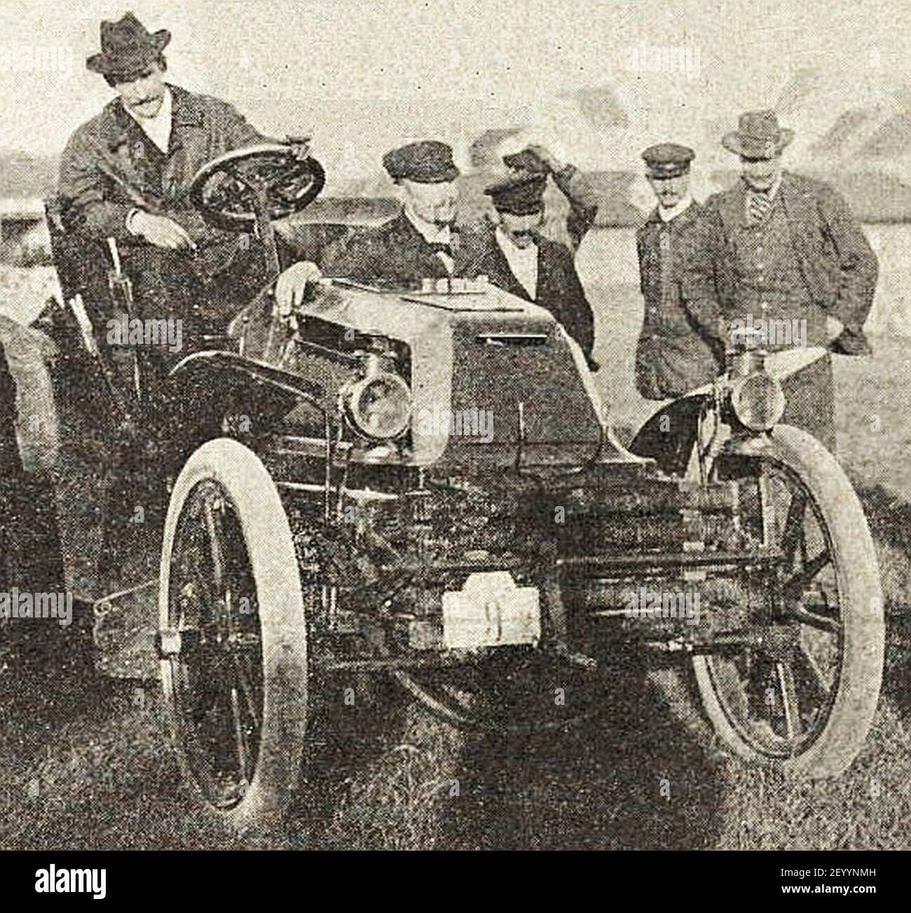 Pierre de Caters, vainqueur du Meeting d'Ostende 1901, sur Mors 24 hp de carrosserie J. Rotschild (la vie au Grand Air, 15 settembre 1901). Foto Stock