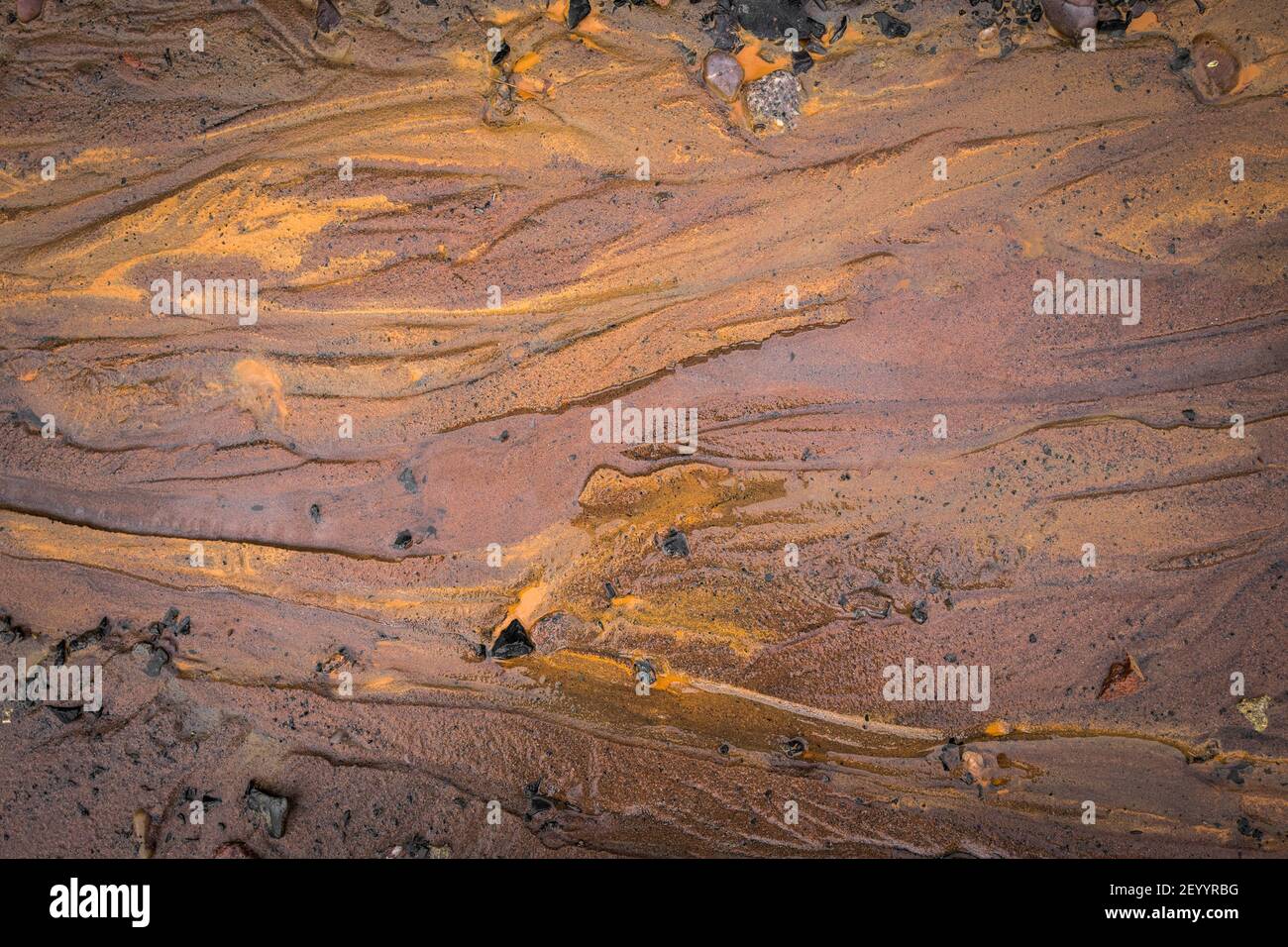 Acqua contaminata da un mucchio di scorie di miniera di carbone. Foto Stock