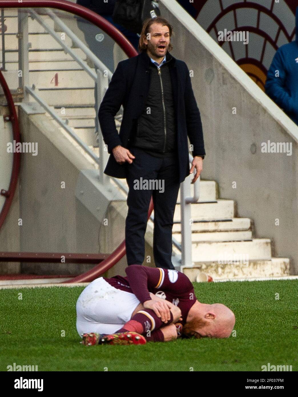 Campionato scozzese - cuore di Midlothian / Dundee. Tynecastle Park, Edimburgo, Midlothian, Regno Unito. , . I cuori ospitano Dundee nel Campionato Scozzese al Tynecastle Park di Edimburgo. PIC mostra: Il manager di Hearts, Robbie Neilson, non felice come Hearts' Irish International, Liam Boyce, in agonia. Credit: Ian Jacobs/Alamy Live News Foto Stock