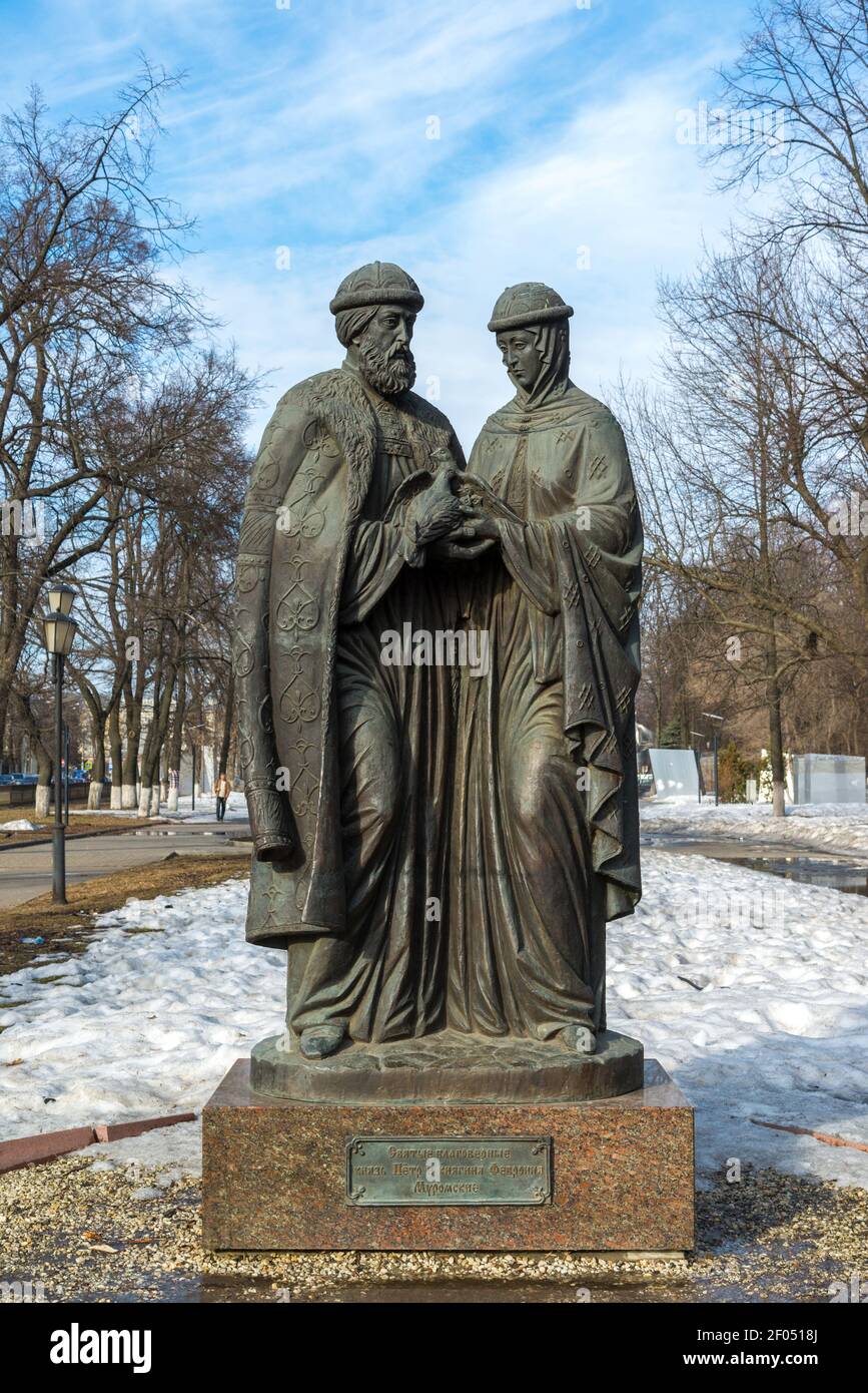 Russia, Yaroslavl-Marzo 28.2016. Monumento dei Santi Pietro e Fevronia da Murom Foto Stock