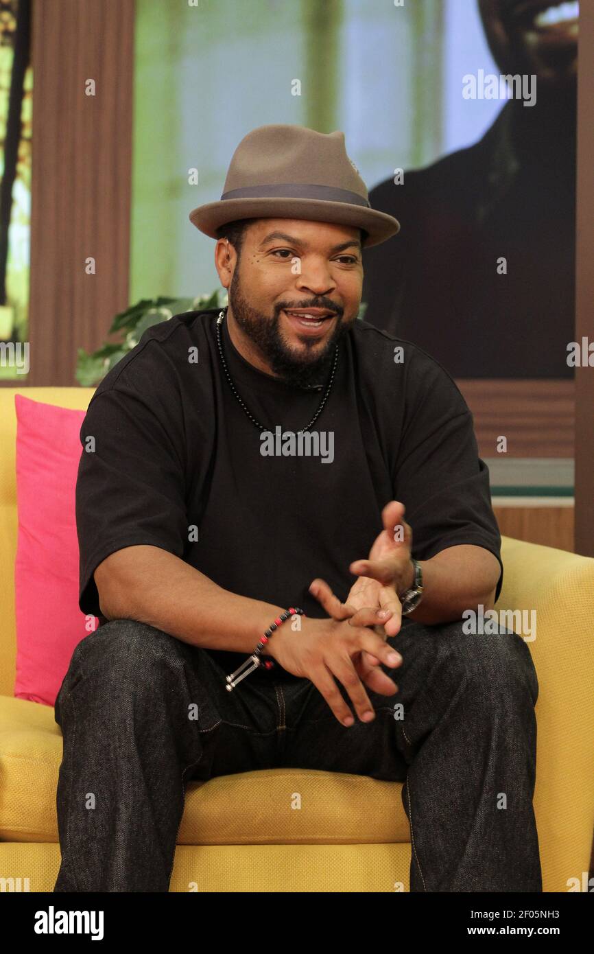 L'attore Ice Cube è visto durante la 'Despierta America' di Univision il 2  giugno 2014 a Miami, Florida. (Foto di Alberto E. Tamargo/Sipa USA Foto  stock - Alamy